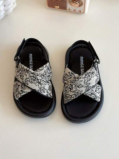 1 Pair Kids' Black & White Patterned Fabric Material Comfortable Non-Slip Open Toe Criss-Cross Strap Flat Casual Shoes, Suitable For Daily Wear/Summer Outfit