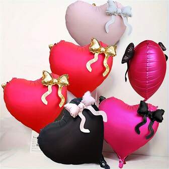 2个/套心形气球装饰，多种颜色可选，配以多种颜色的蝴蝶结作为装饰。适用于婚礼、聚会和其他场所的活动装饰，以及各种节日庆典。