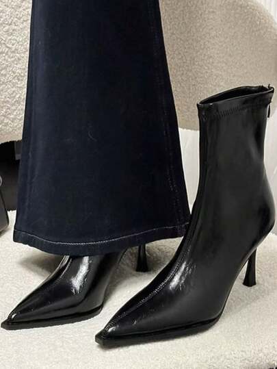 بوت أنيق بكعب عالي وأصبع مدبب للنساء موديل 2025، بوت أسود قصير مبطن بفرو مناسب للخريف والشتاء