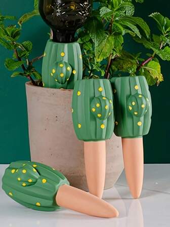 4个仙人掌造型陶瓷自浇水器，陶土浇水工具，适用于盆栽植物、花园和草坪护理的柔软园艺装置，无压洒水器