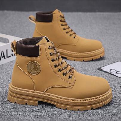 Flipark 1双复古工装风厚底系带男士靴，正面系带，黄棕色皮革，圆头高帮，适合日常、户外、通勤、工作穿着。