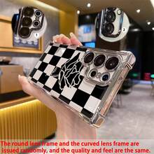 Una funda de teléfono con diseño de rosas a cuadros en blanco y negro, perfecta para Samsung Galaxy S25 ULTRA/S25/S24 Ultra/S24, S23/S23 FE/S23 Ultra/S22.Proporciona protección para el marco de lentes adecuada tanto para hombres como para mujeres, utilizando material de TPU electrochapado y un diseño transparente impreso. - Colores mixtos - Ver 7