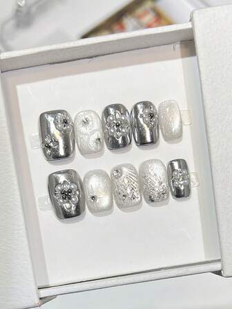10片手工亚克力按压式美甲贴片，银白色，3D立体花朵珍珠装饰，短方形设计，DIY美甲用品，可重复使用，附赠果冻胶和指甲锉，适合秋冬季日常、节日、婚礼等场合。