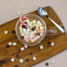 heisse Schoki zum Selbermachen, süße Trinkschokolade im Glas mit 45 gr Schokodrops,-Marshmallows und einer Zuckerstange, warmer