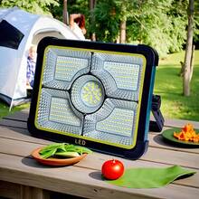 1个258颗LED灯珠的便携式太阳能灯，内置4节1200mAh可充电锂离子电池，8000W多功能可折叠聚光灯/露营灯，5种照明模式带紧急频闪，支持USB充电和太阳能充电，适用于露营、户外活动、旅行、办公桌、建筑工地、医院、音乐会、派对、圣诞节、复活节、母亲节、返校季等场合，是理想的礼物之选。