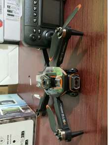 CASRRA O Drone GT5 Dobrável Controlado por Controle Remoto com Câmera é um Drone de Câmera Dupla de Alta Definição. Ele apresenta um Controle Remoto Aprimorado com Tela, um Motor Sem Escovas Aprimorado com Hover de Fluxo Óptico, Desvio de Obstáculos Inteligente de 360°