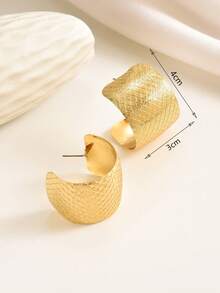1 Pair Minimalist Textured Geometric Exaggerated C-Shape Stud Earrings, Suitable For Women's Daily Wear - Gold - View 5