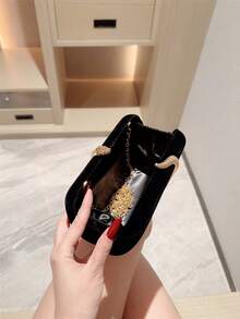 月光之夜手拿包 - 新款秋冬独特复古丝绒女士晚宴手拿包，时尚蛇纹金属装饰，时尚配饰。奢华毛绒磁扣女士魅力优雅手拿包，金属长链单肩/斜挎包。 - 黑色 - 查看 6