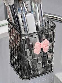 Hộp đựng cọ trang điểm bằng nhựa dệt dung tích lớn, kèm sticker hình bướm - Hộp đựng bút để bàn bằng nhựa bền chắc, có hai lựa chọn màu trắng trong suốt/đen, hộp đựng đa năng để bàn dùng đựng cọ trang điểm, bút, son môi và văn phòng phẩm, giúp bàn làm việc hoặc bàn trang điểm gọn gàng và ngăn nắp. - Nhiều màu - Xem 10