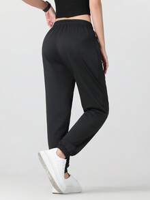 Escolha esta calça de moletom! O design com barra dobrada é prático e permite transitar facilmente entre a academia e o dia a dia. Leggings - Preto - Ver 11