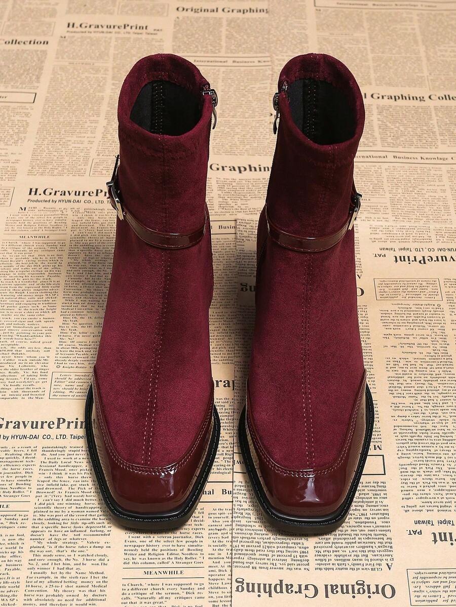 2025秋冬新款复古法式英伦风酒红色方头麂皮短靴，侧拉链修身粗跟搭扣时尚连衣裙靴 - 酒紅色 - 查看 1