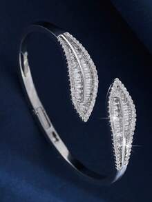 1pc Leaf Design Bracelet, Fashionable & Unique Jewelry Accessory For Women