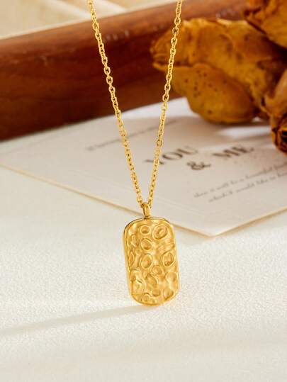 1pc 18K Gold-Plated Stainless Steel Vintage Hammered Rectangular Pendant Necklace, Unique Craftsmanship Niche Design, Suitable For Women's Daily Wear, Gift For Girlfriend/Best Friend, Personalized Accessory