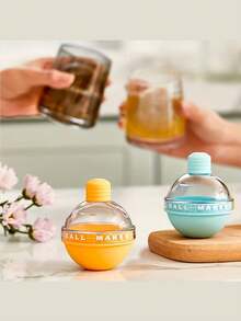 这款球形冰模有1/3/5/10个装可选，非常适合制作色彩缤纷的威士忌或鸡尾酒冰球。超大号果冻球冰模可制作出缓慢融化的球形冰块，适用于各种冷饮和威士忌冰球，是现代酒吧工具和装饰冰模的理想之选。 - 彩色 - 查看 4