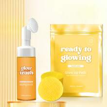 Limpiador facial iluminador de cúrcuma, que contiene agua de rosas, glicerina y extracto de raíz de cúrcuma. Elimina eficazmente la suciedad de la superficie de la piel y el aceite del interior de los poros, ayuda a reducir los poros y hace que la piel sea talla grande delicada. Es adecuado para la limpieza diaria de todo tipo de pieles y contiene 30 discos de algodón.