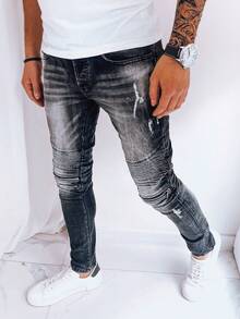 Męskie jeansy o dopasowanym kroju z przetarciami i ozdobnym zamkiem błyskawicznym. Elastyczny materiał denim w połączeniu z materiałowymi panelami i zwężanymi nogawkami sprawiają, że idealnie nadają się do noszenia na co dzień. Pięć kieszeni zapewnia wygodę noszenia.