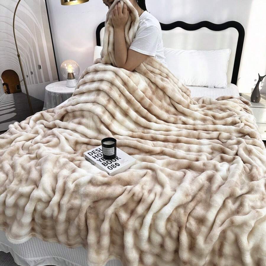 Thickened Faux Rabbit Fur Bubble Blanket, Extra Warm For Winter, Extra-Large King/Queen Size, Suitable For Single/Double Use, Machine Washable, Suitable For All Seasons, Soft And Comfortable, Perfect For Bedrooms, Sofas, Offices, Car Travel, Multi-Functional Blanket, Small Blanket, Shawl Blanket, Pet Blanket, Decorative Blanket, Christmas Gift, Halloween Gift, Birthday Gift. - màu trắng sữa - Xem 1