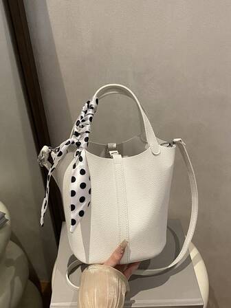 กระเป๋าสะพายข้างผู้หญิง PU แฟชั่นใหม่หรูหราอเนกประสงค์ผ้าไหมพันกระเป๋าตกแต่ง