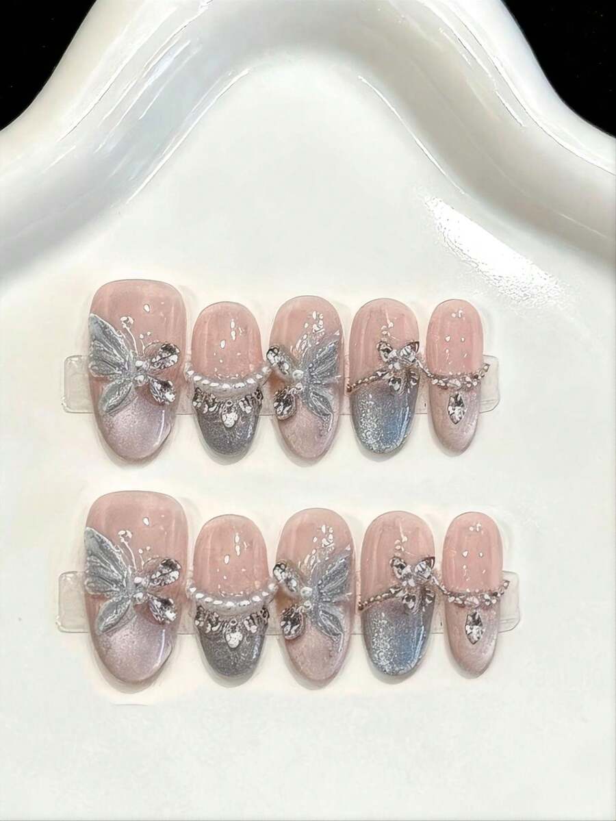 10片装短款椭圆形手工美甲贴片，适合派对和日常佩戴，手绘蓝色美甲，【蓝色蝴蝶之恋】营造出仙气飘飘的蓝色氛围，搭配猫眼蝴蝶锆石，椭圆形美甲，闪亮耀眼，易于佩戴。10片装Y2K手工美甲贴片，适合女孩和女士参加节日派对和日常佩戴。 - 藍色 - 查看 1