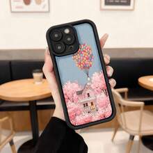 Funda de telefono con borde negro y diseño de casa flotante con globos coloridos entre flores de cerezo en primavera para uso diario en cafeterias y espacios urbanos Aplicable a los teléfonos de la serie Apple y Galaxy - Negro - Ver 1