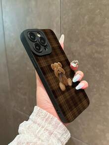 1个简约栗棕色格子小熊图案全包软硅胶手机壳，兼容 11、12、XR、13、13 Pro、13 Pro Max、14、14 Pro、14 Pro Max、15、15 Pro、15 Plus、15 Pro Max、16、16 Pro、16 Plus、16 Pro Max、17 Air、17 Pro、17 Pro Max - 彩色 - 查看 3