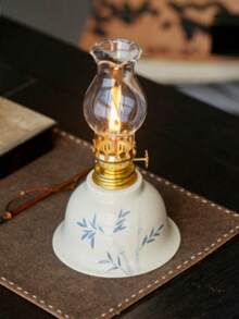 Lámpara de mantequilla de porcelana (sin aceite), un ornamento de soporte de lámpara, una lámpara de aceite encendida, una lámpara, una lámpara de ambiente para camping al aire libre, una lámpara decorativa interior, una lámpara de decoración de mesa, una lámpara de emergencia, una cena a la luz de las velas del Día de San Valentín