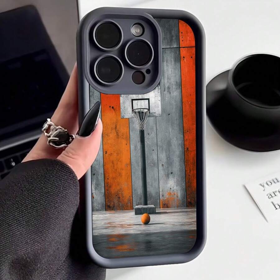 Cubierta de telefono con borde negro diseño de cancha de baloncesto con aro y pelota en fondo de madera y metal para uso diario y deportivo - Negro - Ver 1