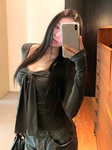 红色蝴蝶结装饰长袖T恤，女士修身V领叠穿上衣，秋冬款 - 灰色 - 查看 2