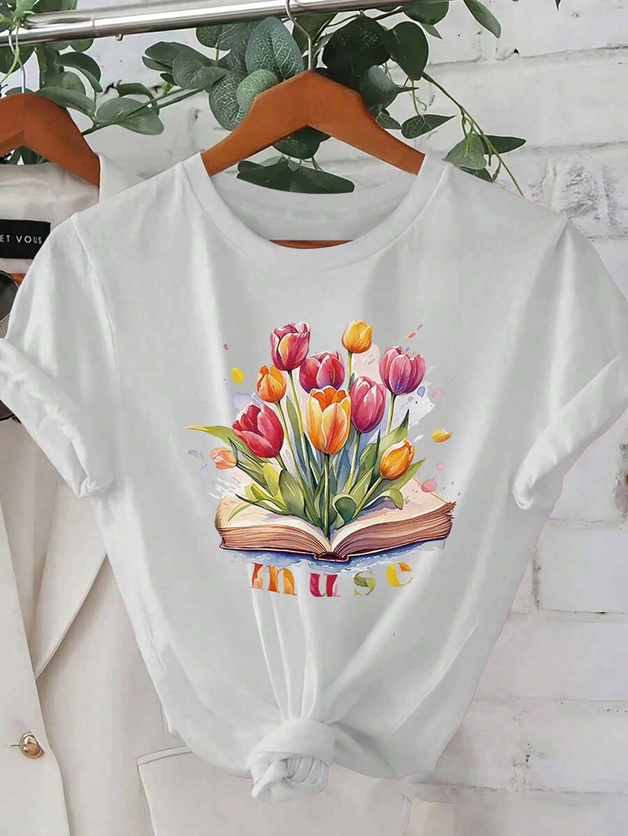 Camiseta Casual de Manga Corta para Mujer - Estampado de Tulipán Rosa Vibrante y Libro, Tejido Ligero Transpirable, Lavable a Máquina, Versátil para Vacaciones, Streetwear & Deportes, Camisas de Damas, Atuendo de Verano, Top Moderno, Material Suave, Blusa Elegante, Amantes de la Moda, Ropa de Verano, Camisa Duradera, Tee de Verano, Conjunto Fashionista