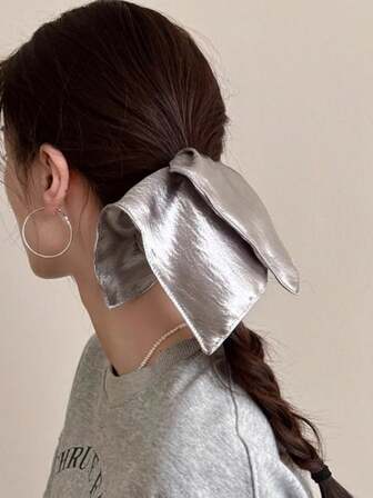 1条韩式亮银色方巾，女士低马尾辫发圈，超大复古方形发带，发饰，时尚发绳，超大蝴蝶结发带，复古风格，柔软顺滑面料，时尚，丝巾发带，复古爱好者，女士时尚配饰，女士发饰，适合作为礼物送给朋友、老师，最佳生日礼物，女士发圈，化妆，家居，健身