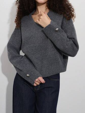 女士柔软纯色V领落肩长袖毛衣