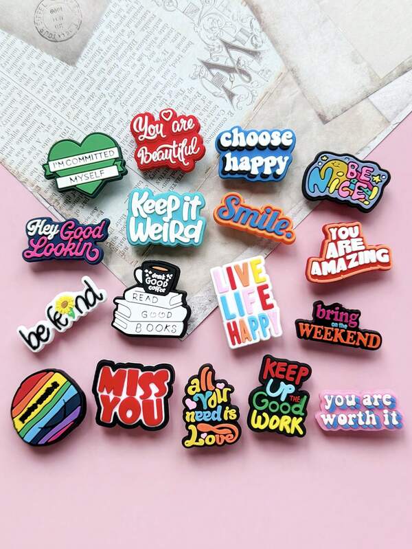 17 PIEZAS Serie de frases en inglés, Colgadores de zapatos, Material de PVC duradero, Elegante para sandalias, zapatos de jardín, accesorios para zapatos, accesorios DIY para regalos de fiesta, adecuado para decorar sandalias, zapatos, bolsas de playa, llaveros, pulseras. Regalos para Navidad, San Valentín, Halloween y fiestas de cumpleaños.