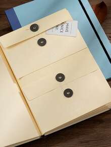 这款便携式文件收纳包/活页夹让您轻松整理重要文件。它设有多个口袋、弹性封口和实用的文件标签。适用于存放信件、护照、照片，并可容纳各种尺寸的信封，有效防止文件丢失。