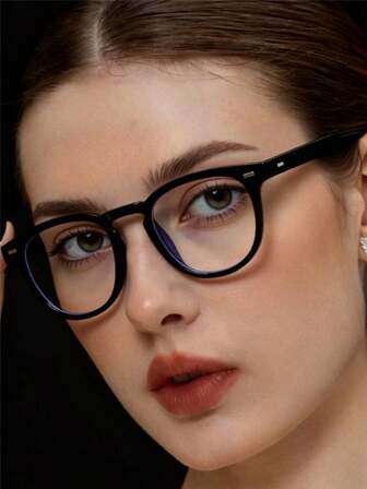 1副女士休闲基础款方形时尚黑色眼镜，适合日常阅读、搭配服装和通勤。