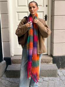 街头风单件装女士圣诞彩虹格子围巾，秋冬学院风保暖围巾，适合情人节等日常、工作、购物等场合，保暖防寒，女士冬季围巾，适合连衣裙、沙滩、假日等场合。 - 彩色 - 查看 3