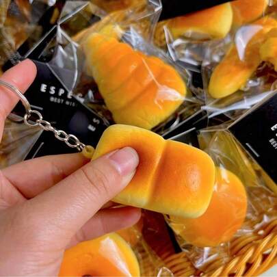 3款随机款式慢回弹面包钥匙扣，可爱派对礼物钥匙扣，仿真迷你面包钥匙扣，慢回弹面包钥匙扣，口袋玩具，解压玩具，包包装饰，派对小礼物，生日礼物，圣诞礼物，圣诞宝宝礼物