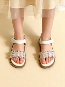 Sandalias para niñas, un par de sandalias planas elegantes y de moda para niñas, estilo trenzado con flecos, sandalias planas con hebilla y punta descubierta antideslizante, y un look dulce