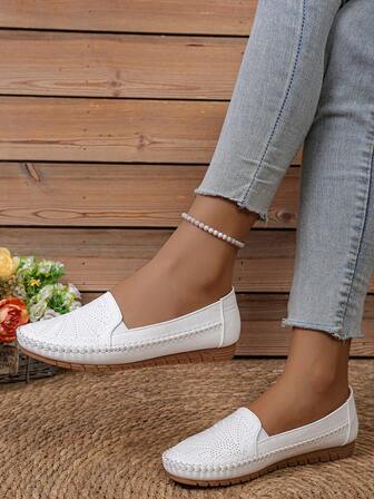 Mocasines blancos hechos a mano con diseño hueco para mujeres, zapatos casuales cómodos y transpirables de estilo slip-on hechos a mano
