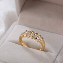 1 件时尚全水钻闪亮方晶锆石铜戒指，适合女士