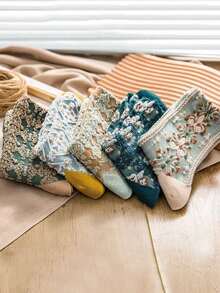 5双装3D立体花卉图案女袜，韩版INS风，复古宫廷风，时尚中筒袜 - 彩色 - 查看 2