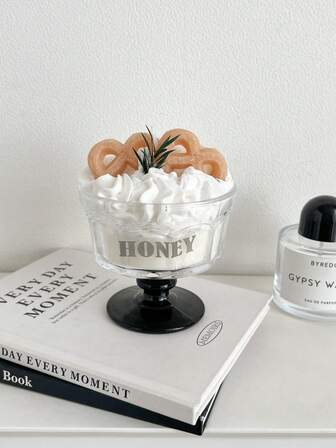 1pc Candle In Tin, Creative Handmade Candle, Romantic Atmosphere Decor, High-End Photoshoot Prop, Suitable For Holidays, Festivals, Valentine's Day, Ramadan, Easter, Mother's Day, Christmas, Halloween, New Year, Commemorative Days, Gift For Family And Friends