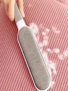 这款可重复使用的宠物毛发清洁器集双面宠物毛发清洁刷、毛发清洁刷、手动静电刷、沙发清洁刷和绒毛去除器于一体。它拥有符合人体工程学的手柄和双面刷头，适用于清洁衣物、沙发、家具、床上用品、地毯、靠垫和宠物毛发。 - 彩色 - 查看 3