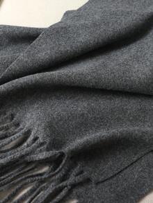 1条女士亮黄色纯色羊绒围巾，带流苏，尺寸30*180厘米，柔软披肩，适合春、夏、秋、冬四季佩戴。 - 深灰色 - 查看 9