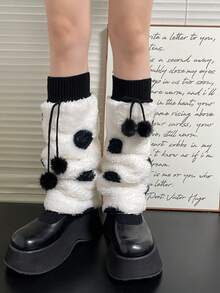 زوج من دفايات الساق المزينة بالفيونكة والطبعة النمرية الناعمة للنساء من ثقافة Y2K