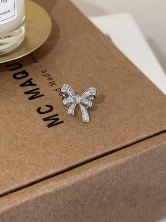 圣诞蝴蝶结耳环，独特设计的夹式耳环，无需耳洞的可爱耳环