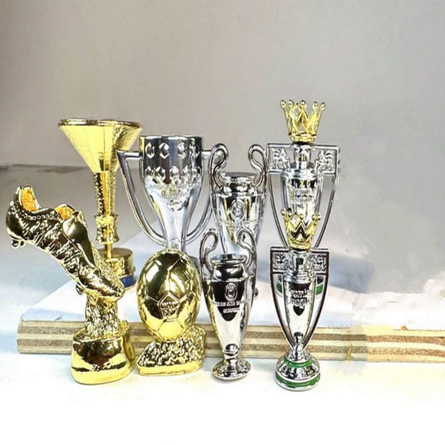 体育奖杯桌面摆件/装饰品，适用于英超联赛、金球奖、欧洲杯、足总杯等体育赛事纪念品，可作书挡装饰或小礼物。 - 金色 - 查看 1