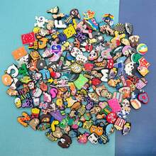 随机10/20/30/40/50个鞋饰凉鞋吊坠纽扣原创鞋钉鞋子装饰礼物送给朋友，生日礼物适合家人、朋友和同学