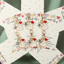 6个时尚手势心形钥匙扣，饰有“我爱你”星形图案，附赠口袋拥抱卡，是包包、背包和汽车上的理想爱情象征装饰品，也是送给朋友、家人和爱人的完美礼物。 - 彩色 - 查看 5