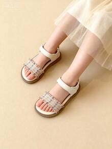 Sandalias para niñas, un par de sandalias planas elegantes y de moda para niñas, estilo trenzado con flecos, sandalias planas con hebilla y punta descubierta antideslizante, y un look dulce