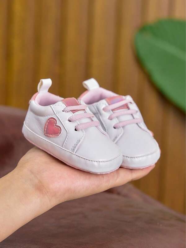 Zapatos de bebé con diseño de corazón, zapatillas de deporte suaves y de moda casual, aptas para interiores/exteriores, fiestas, regalos, primavera/verano/otoño/invierno, 0-1 años